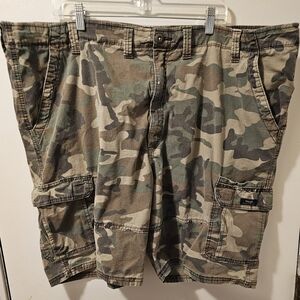 Wrangler Relaxed Fit Cargo Green Camo Shorts Men's Size 48x10